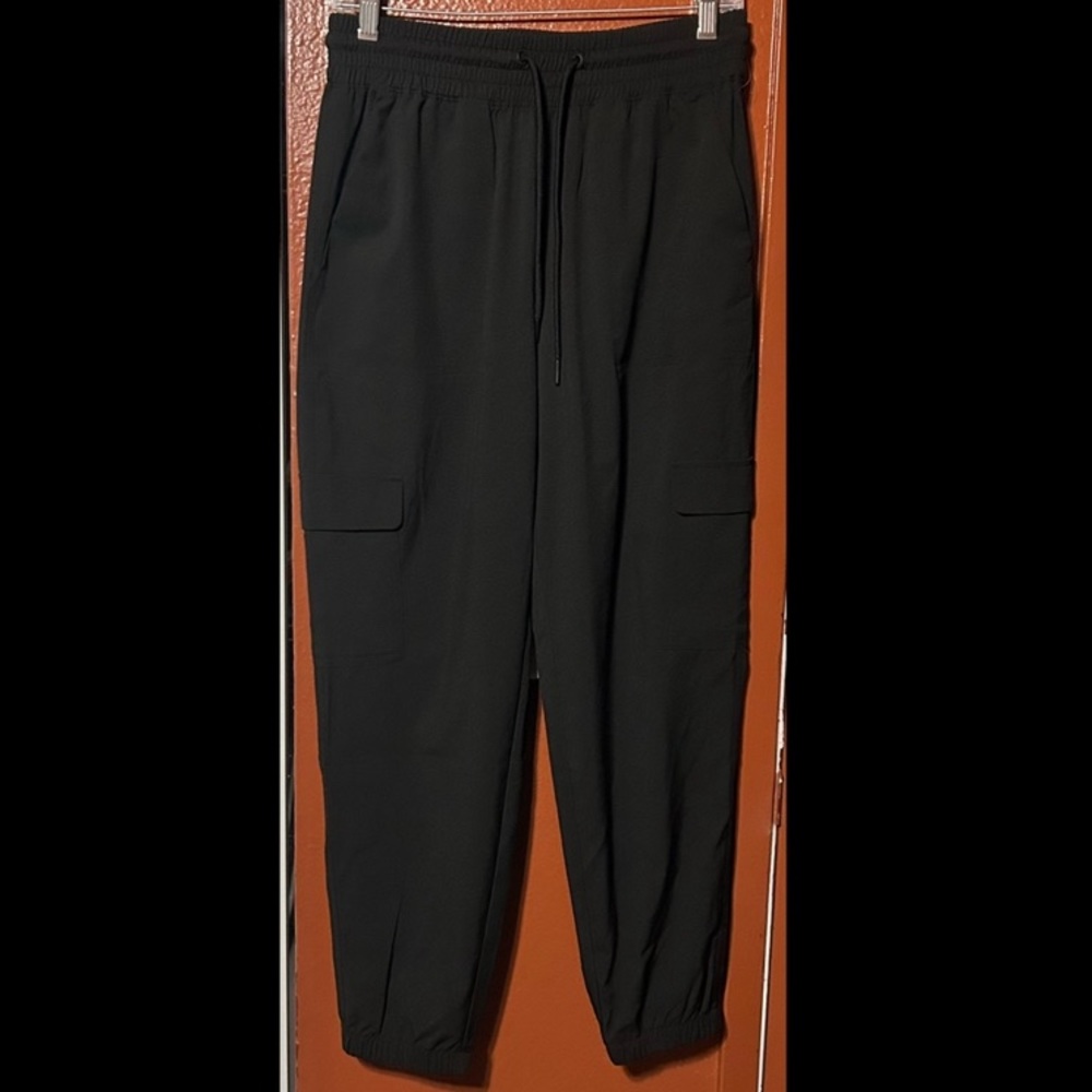 NEW W/O TAG OLD NAVY “HIGH-WAISTED STRETCH TECH CARGO JOGGERS”